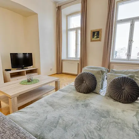 Apartment Historic At Old Town