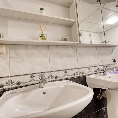 Historic At Old Town Apartment