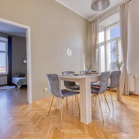 Historic At Old Town Apartment *
