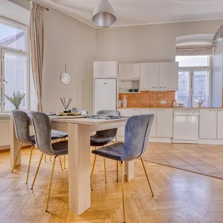 Apartment Historic At Old Town