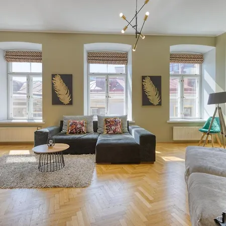 Historic At Old Town Apartment