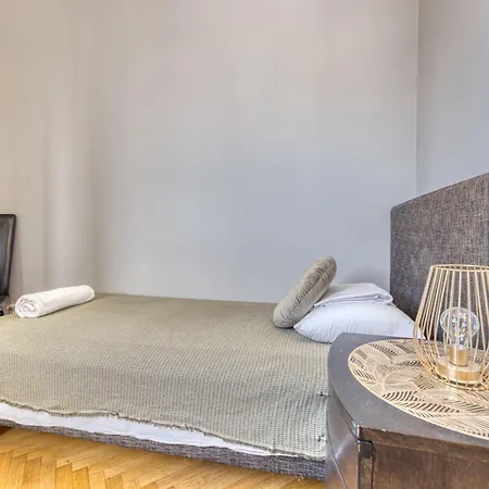 Historic At Old Town Apartment *