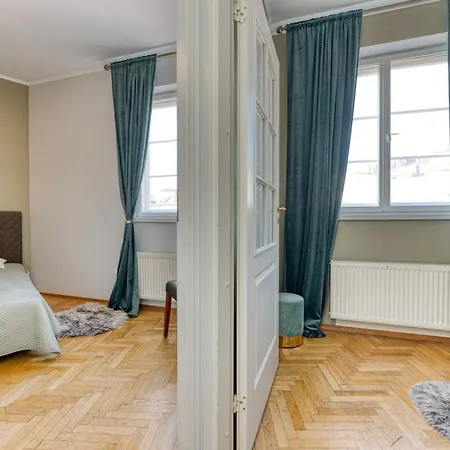 Historic At Old Town Apartment